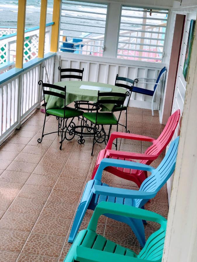 Rainbow Beach Apartments & Rooms Calibishie エクステリア 写真